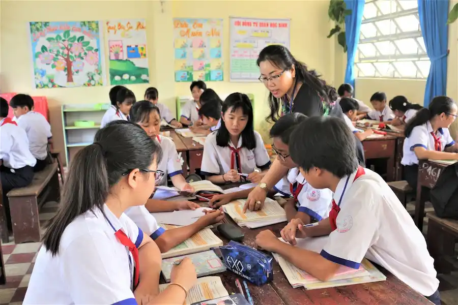 Tại sao bàn ghế có thể điều chỉnh độ cao là lựa chọn thông minh cho lớp học phổ thông?