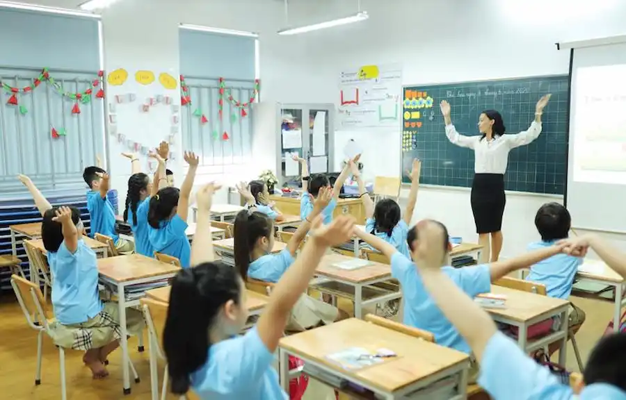 Tại sao bàn ghế có thể điều chỉnh độ cao là lựa chọn thông minh cho lớp học phổ thông?