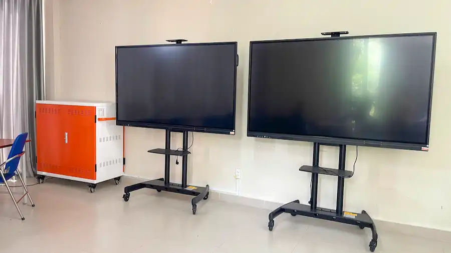 Vì sao giáo viên nên sử dụng tủ sạc di động thay vì ổ cắm thông thường?